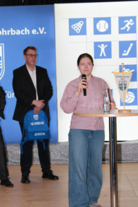 Eva Steffens stellt Sich Den Fragen Von Moderator Frank Schuhmacher Und Gab Dabei Einen Kleinen Einblick In Ihren Trainingsalltag.